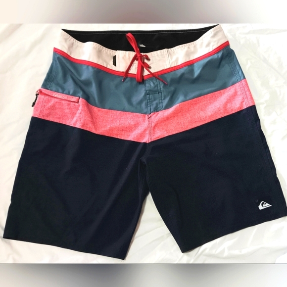 Quicksilver Board Shorts 34 Pocket and Hook & Loop Fly Surf Beach - Picture 1 of 12